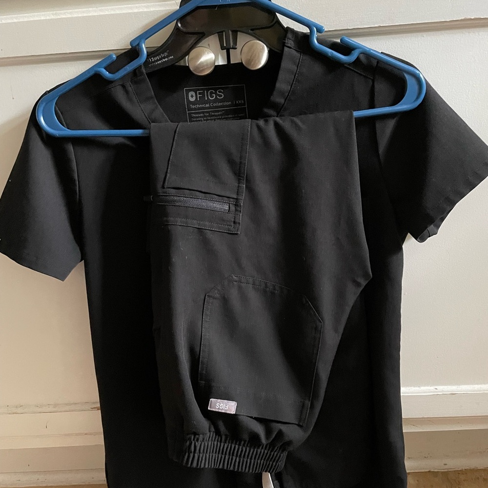 Figs Catarina One-Pocket Scrub Top and Yola Skinny Scrub Pants XXS/P- Black